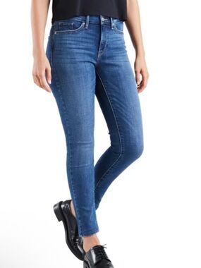 Levi’s 311 Shaping Skinny Blue Jeans Size 28